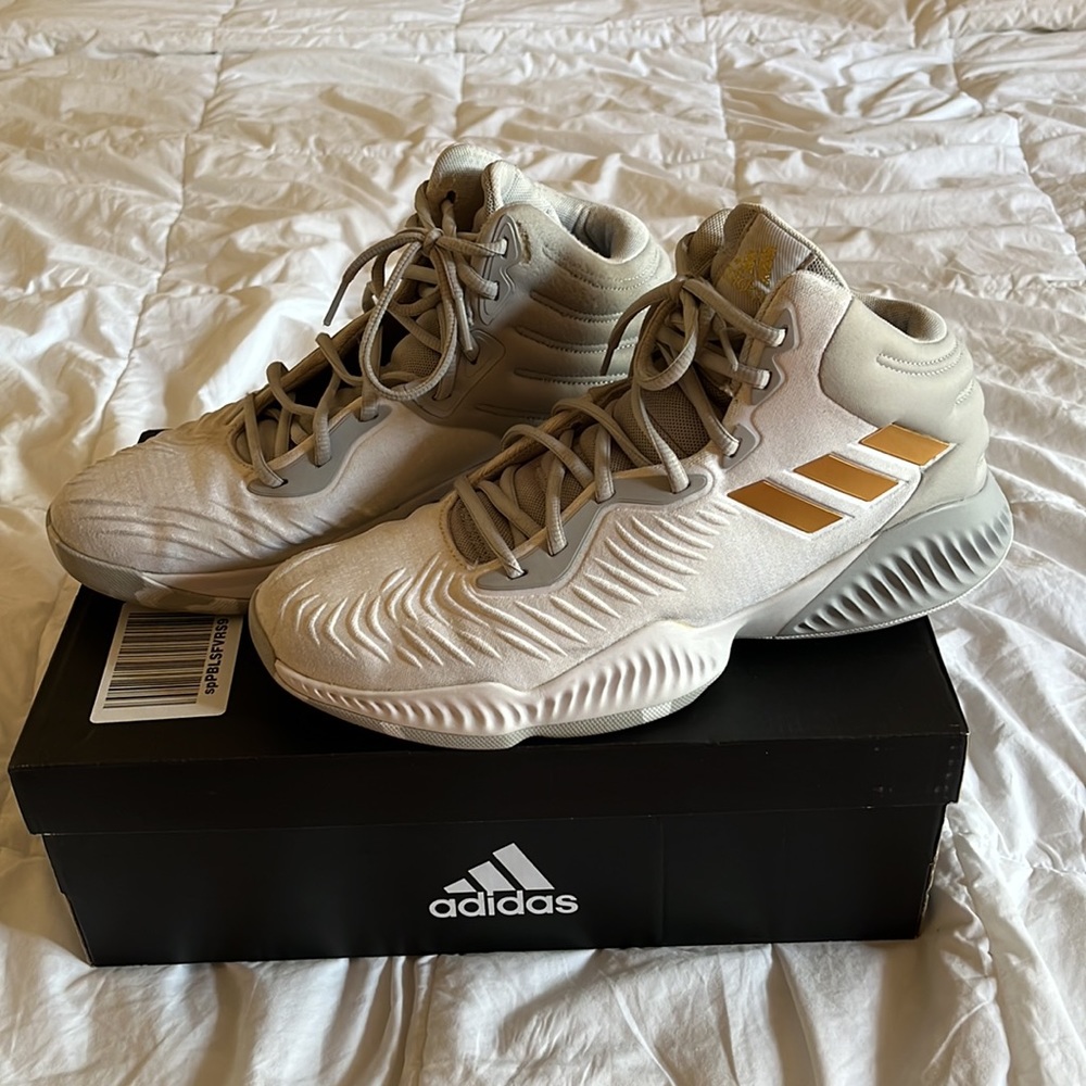 Shoes - Picture 2 of 4